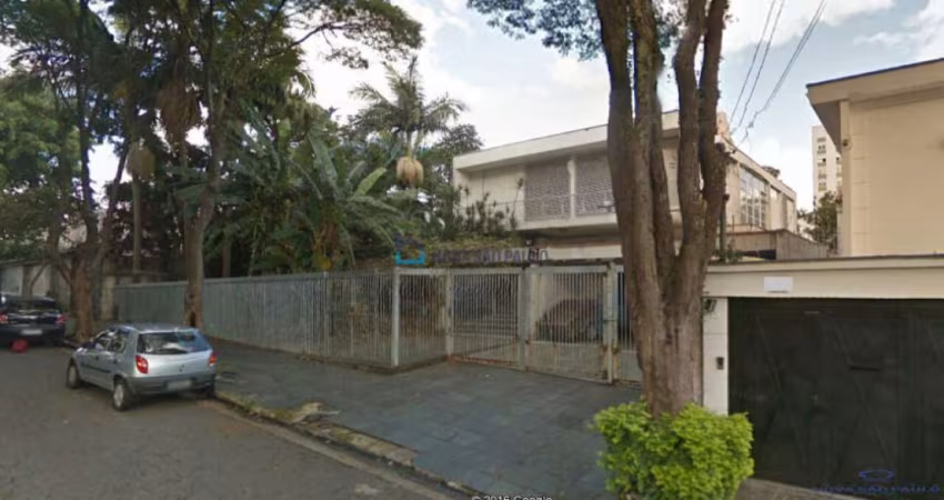 Residência antiga para retrofit ou área de incorporação