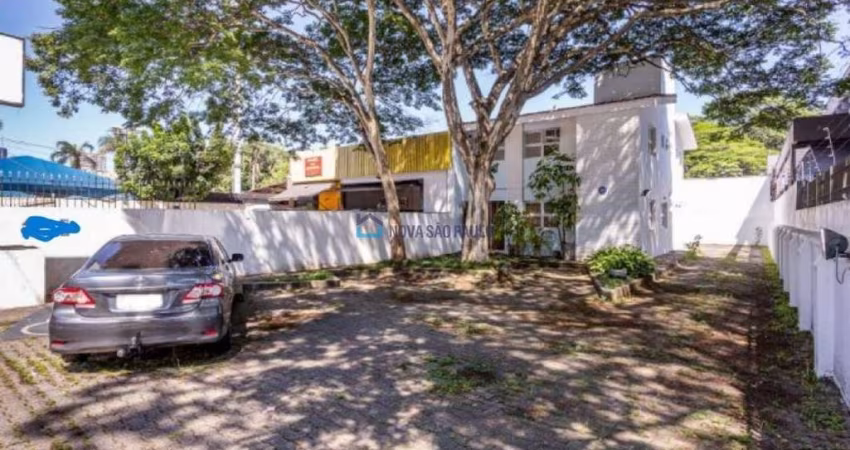 Casa Comercial na Principal Avenida de Moema