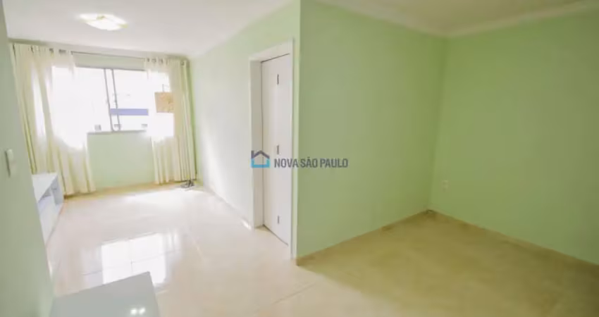 Apartamento, sala com sacada, 68m². chacara inglesa.