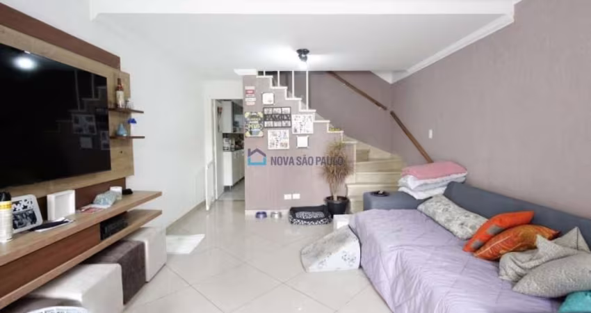 Casa à venda, com 3 quartos, 3 suítes, 3 vagas e área gourmet, na Chácara Inglesa