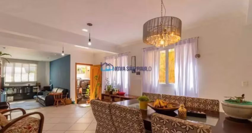 Casa à venda, com 141 m², a 750 m do shopping metrô santa cruz