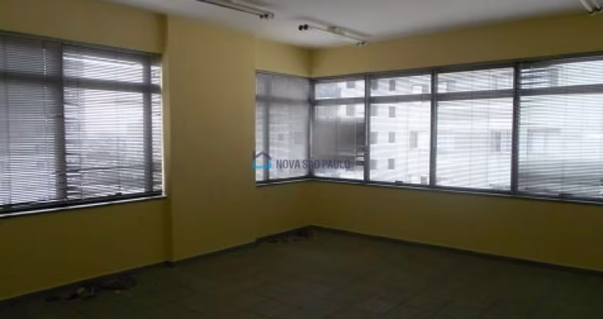 Metrô Saúde - Sala Comercial 32m² - uma vaga de garagem
