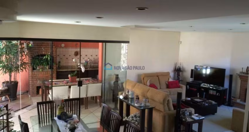 Sobrado a venda no Planalto com 250 metros