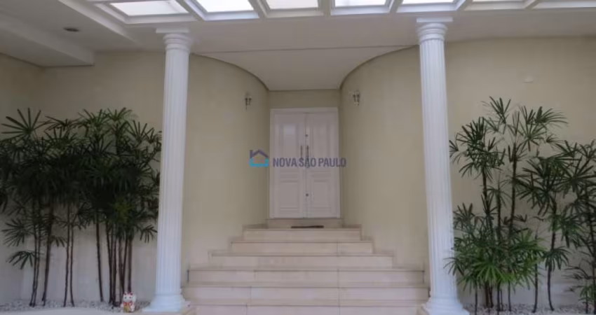 Casa à venda no Planalto Paulista com  4 quartos suítes e 4 vagas de garagem..