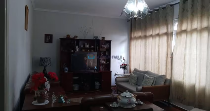 Casa térrea de 3 dormitórios.