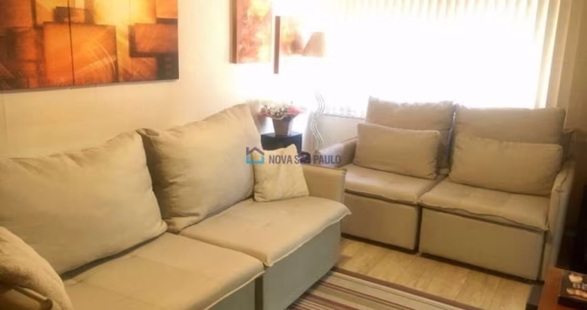 Apartamento Aclimação. Entre as Estações Vergueiro e Paraíso do Metrô.