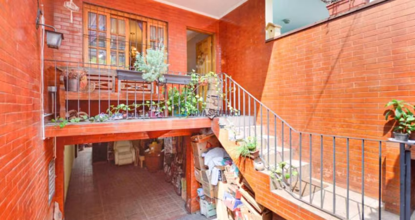 Casa com 2 dormitórios, 2 Vagas próximo ao Metrô Praça da Árvore