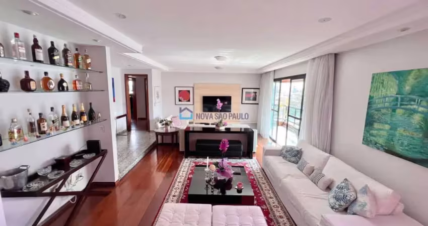 Apartamento alto padrão em rua tranquila e acabamento de primeira, pertinho do metrô Praça da Árvore