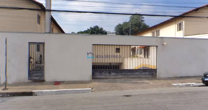 Sobrado a venda em condomínio fechado