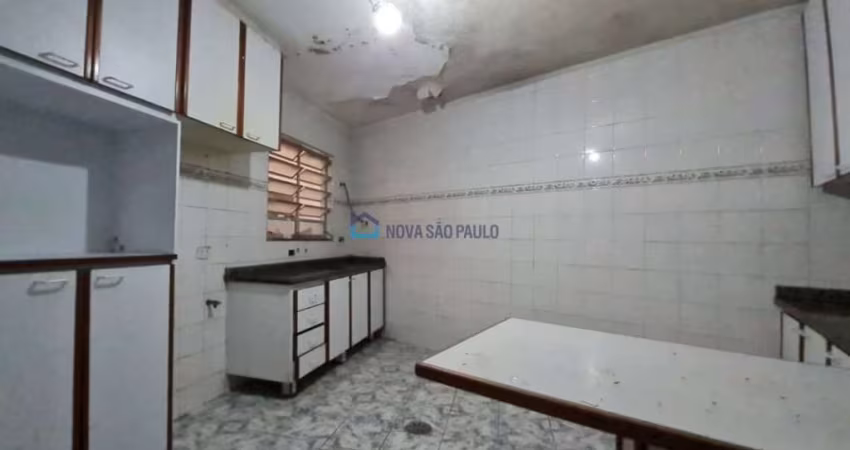 Casa a venda na Liberdade, 02 dormitórios !!!