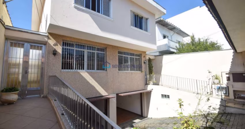 Casa à venda na Saúde com 3 quartos e 2 vagas de garagem.