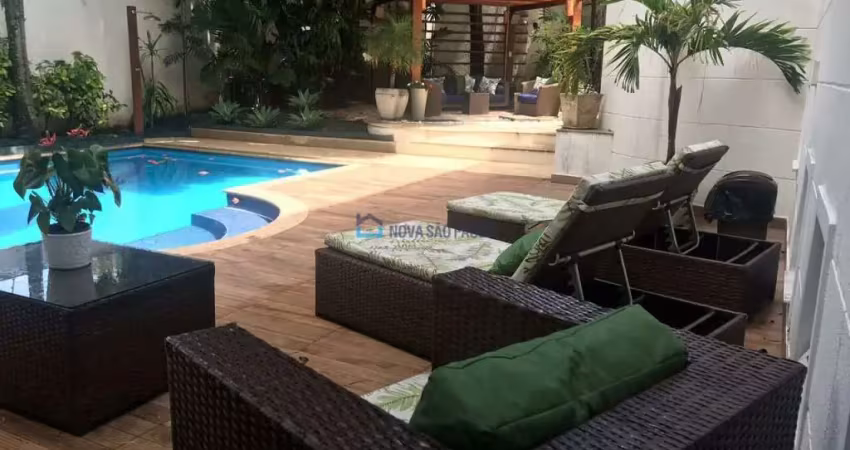 Casa à venda em condomínio fechado na chácara monte alegre com 4 suítes e 5 vagas |