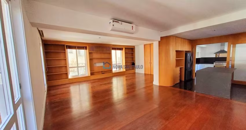 Apartamento com 04 dormitórios na região de Cerqueira César