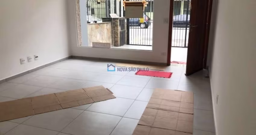 Sobrado Comercial Planalto Paulista 5 Salas, 4 banheiros, cozinha, 1 vaga de garagem, quintal.