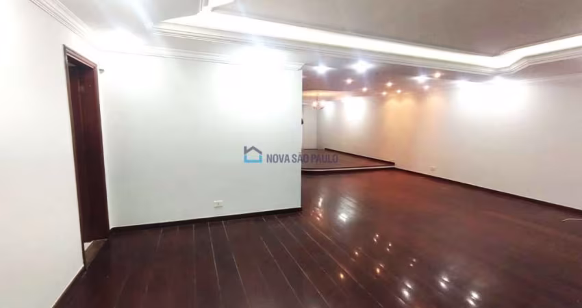 Sobrado Jardim da Saude. Para investidor 4 dormitórios. 4 vagas paralelas. Quintal. 332M area util.