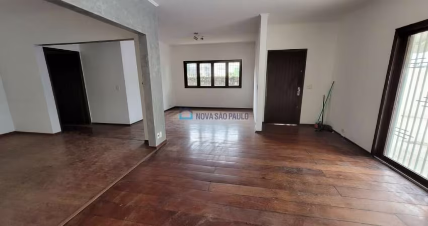 Casa Térrea, 3 dormitórios, 2 vagas - Jardim da Saúde.