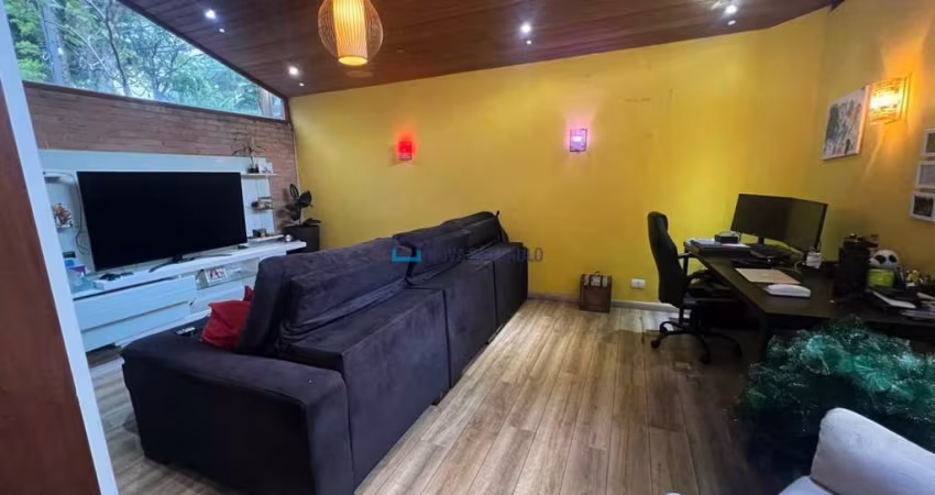Casa à venda no Planalto Paulista com 3 quartos e 2 vagas de garagem.