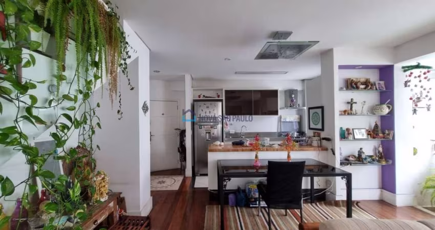 Cobertura duplex 110m², com 01 suite e 02 vagas em moema, fora da rota de aviao.