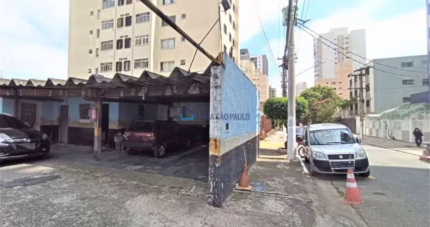Terreno plano ao lado da Metrô Saúde