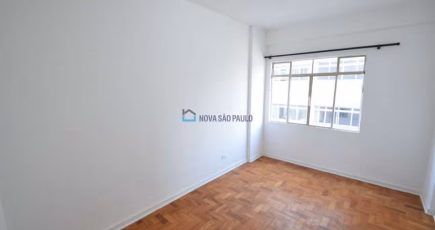 Oportunidade, apartamento a 300 metros do metrô saúde, com 2 dormitórios vaga de garagem. !