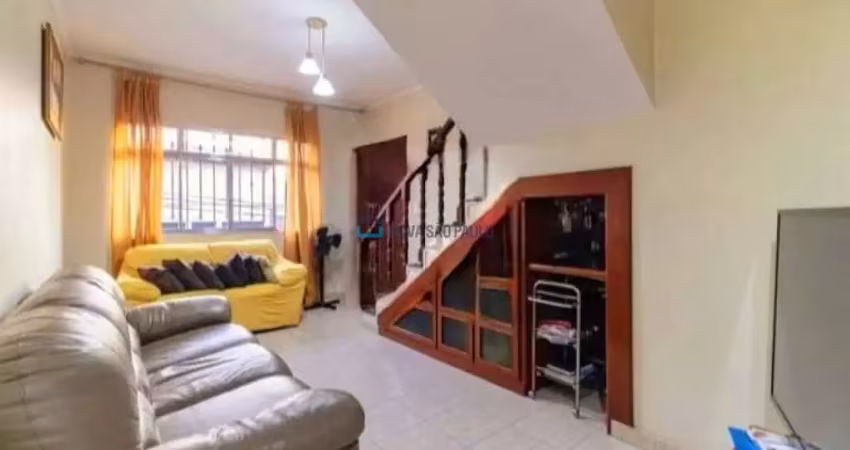 Sobrado de 175 m² com 3 dorms e 1 suíte sala 2 ambientes cozinha 3 banheiros lavanderia 2 vagas.