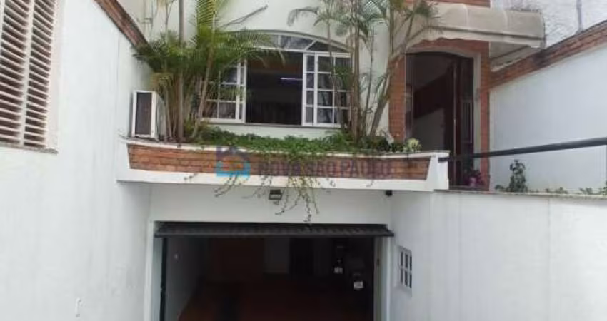 Sobrado à venda no Jabaquara com 5 quartos e 3 vagas de garagem.