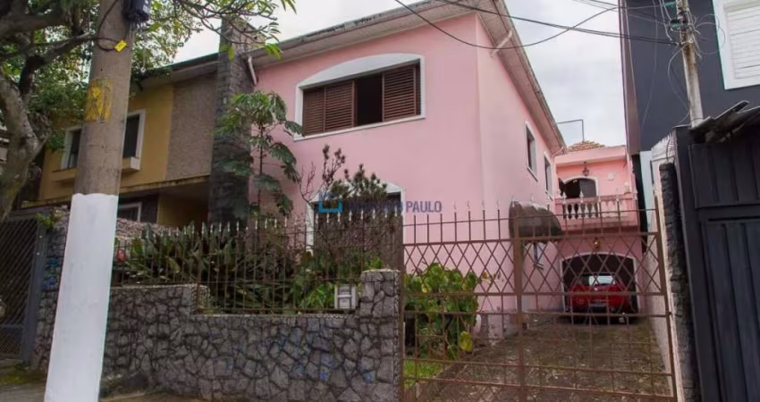 Sobrado com 165m² 3 dormitórios sala cozinha 2 banheiros área de serviço 4 vagas de garagem