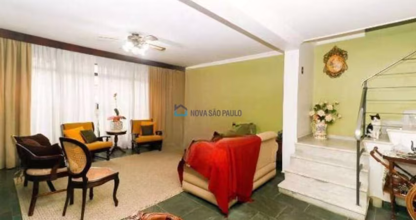 Sobrado com 327 m² 3 dormitórios sendo 1 suíte sala cozinha 3 banheiros lavanderia 4 vagas garagem