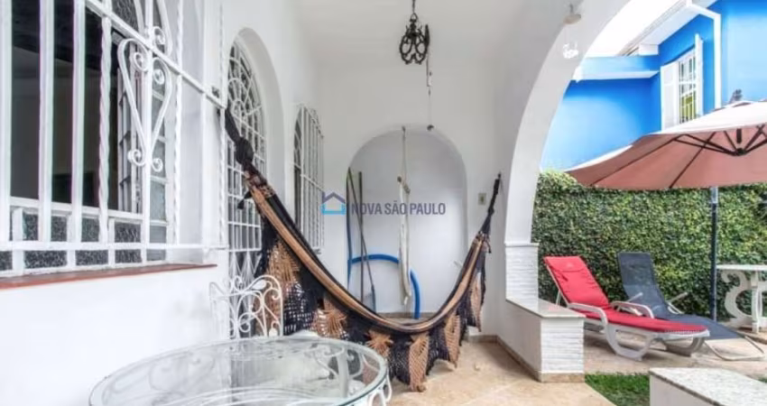 Venda. Casa em Vila com 218M². Cambuci. 4 quartos. Vagas de garagem