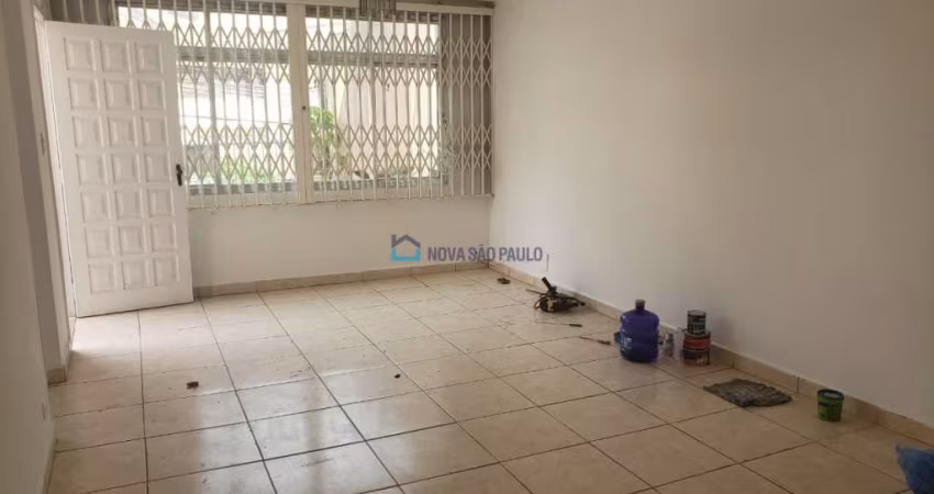 Casa à venda no Parque Jabaquara com 3 quartos e  3 vagas de garagem.