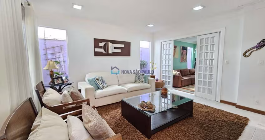 Linda Casa térrea, com piscina na melhor localização do Planalto Paulista