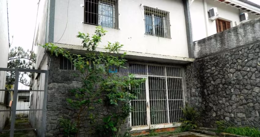 Sobrado com 03 dormitórios na região do Campo Belo