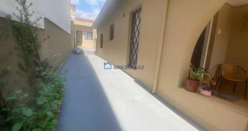 Casa com 3 quartos e 2 vagas no Jardim da Saúde.