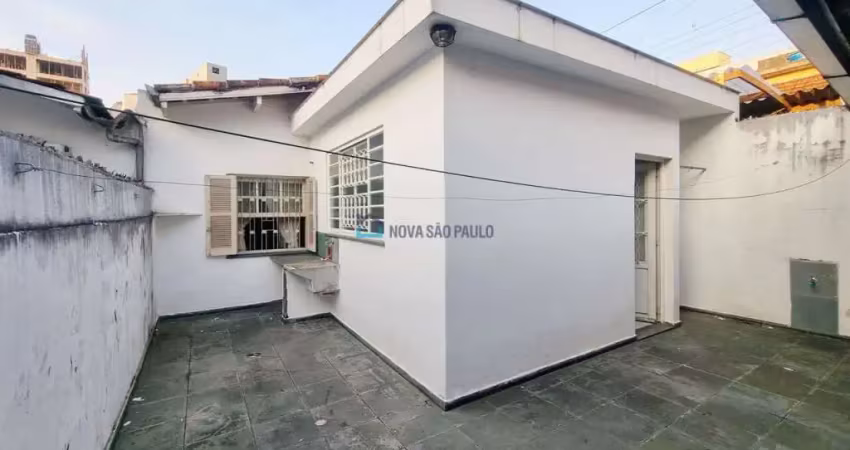 Casa térrea à venda, com 02 dormitórios, 2 vagas, edícula, a 500 metros do metrô jabaquara!