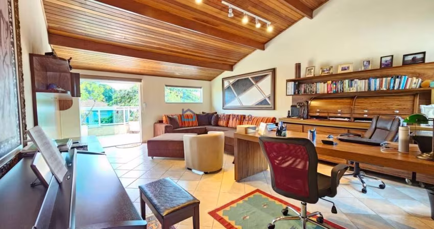 Sobrado / Jardim da Saúde/ 3 suítes/ varanda/ sótão/ 230 m²/