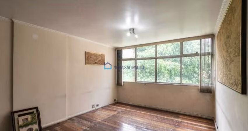 Apartamento de 131 m2  Jardim Paulista