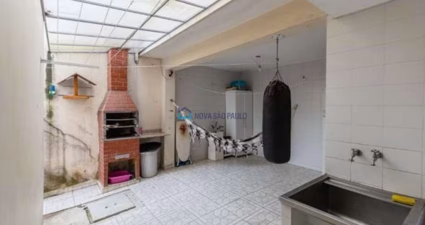 Casa com 3 dormitórios, 2 vagas no Metrô Praça da Árvore