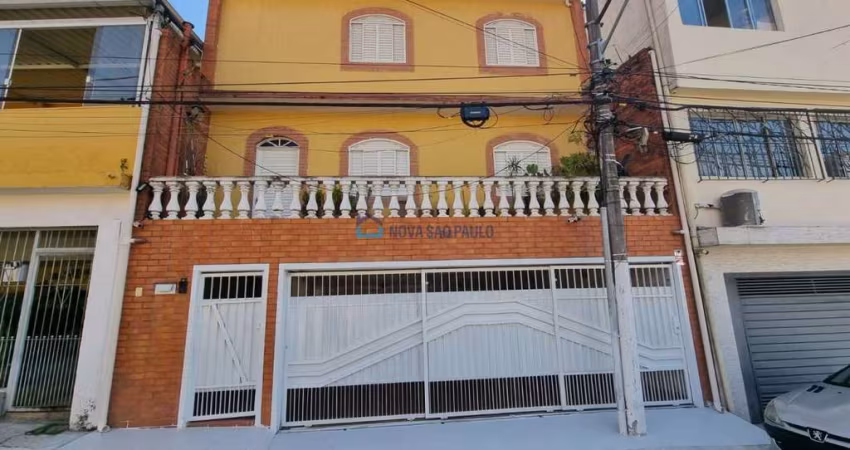 Sobrado Triplex, 300m²,cômodos grandes, 4Dts, quintal, Edícula, 2 vagas, 5 min a pé Metrô Saúde.