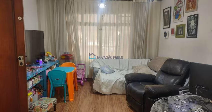 Sobrado/ Planalto Paulista/ 2 quartos / 2 banheiros/ Dependência de Serviço/ 2 vagas