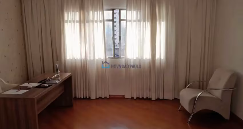 Apartamento próximo metrô Jabaquara, escolas, supermercados, bancos.