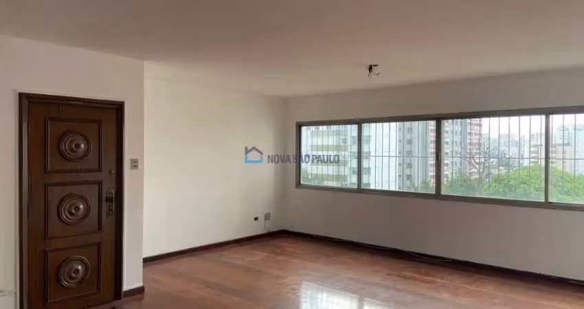 Apartamento com 4 quartos (1 suíte) próximo ao metrô Borba Gato