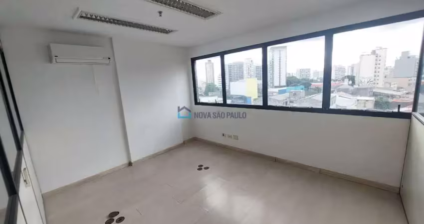 Sala comercial na Praça da Árvore, 56m² com 1 banheiro e 1 vaga.