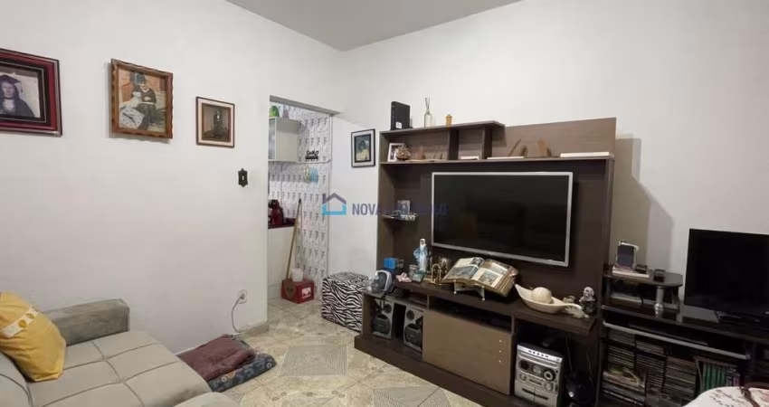 Casa térrea no Centro de Diadema 2 dormitórios e 2 vagas com edícula