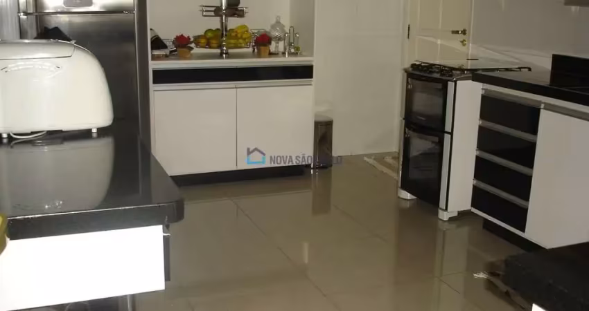 Sobrado com 3 quartos, 2 Suítes, 2 vagas