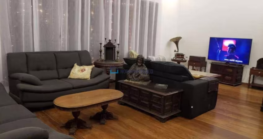 Sobrado 625m² - 7 Dormitórios - 5 Vagas - Cambuci.