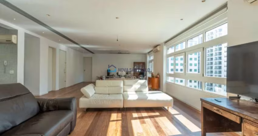 Apartamento de 239 metros com 03 dormitórios 1 suíte 02 vagas -Jardim Paulista