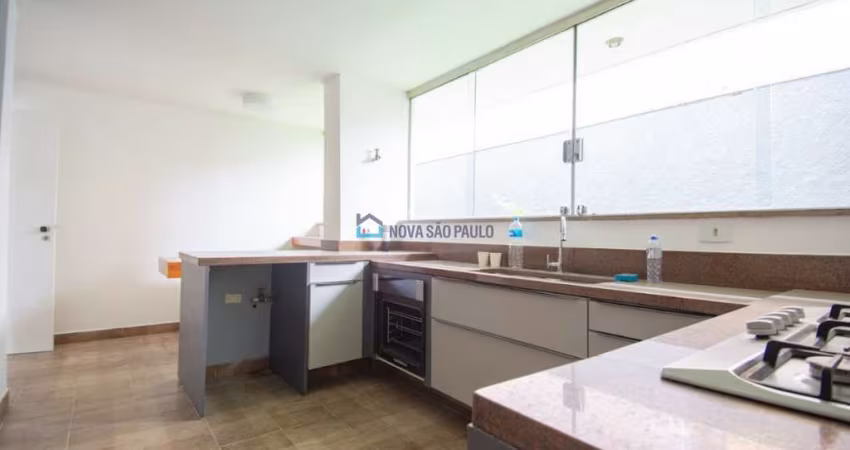 Sobrado Jardim Guedala com 700m² - 4 Dormitórios, 4 Vagas, Piscina