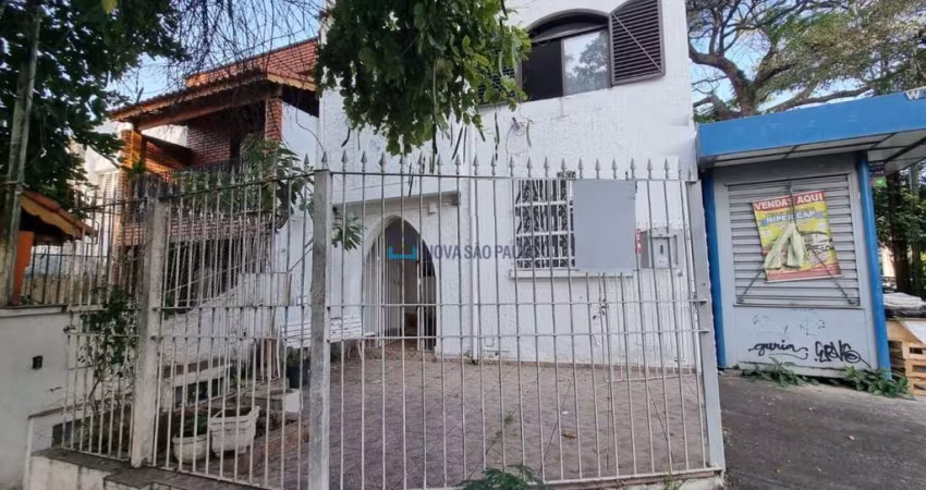 Sobrado para reforma geral, cômodos grandes,4 Dts,2 salas, Edícula, 2vagas ! Vai a pé Metrô Ana Rosa