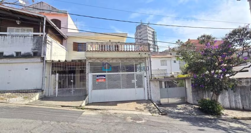 Casa com 3 dormitorios, 2 vagas próximo a Avenida Cupece.