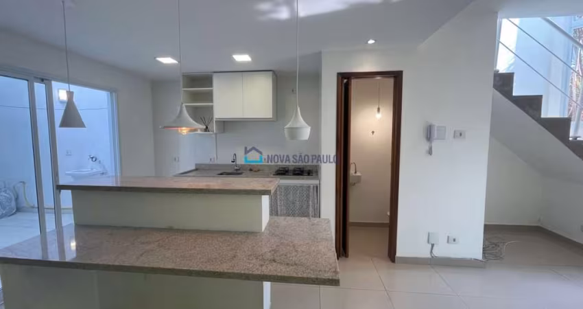 Sobrado com 02 dormitórios na região da Vila Gumercindo